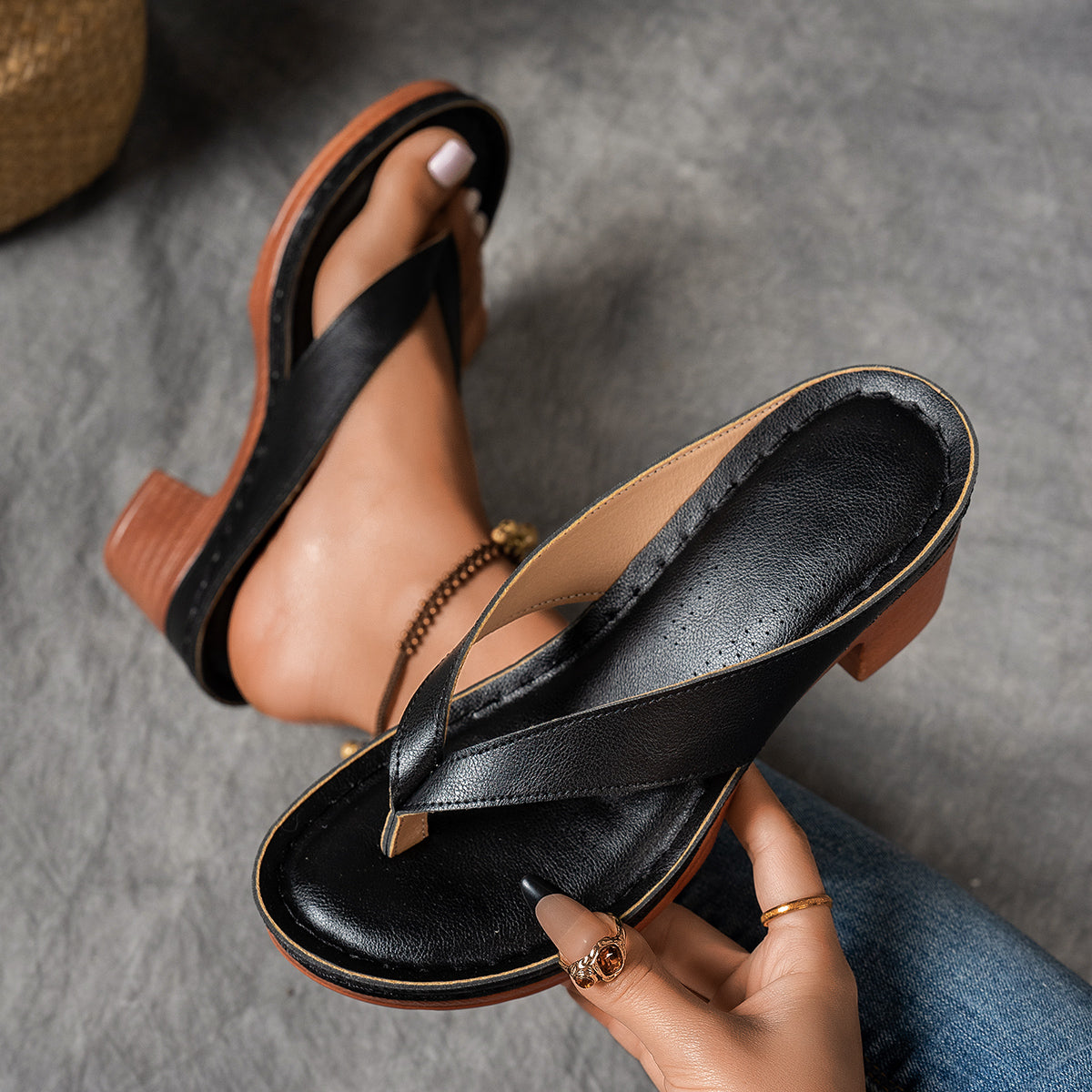 Women's Fashion Split Toe Design Outdoor Beach Non-Slip Thick Wedge Slippers
